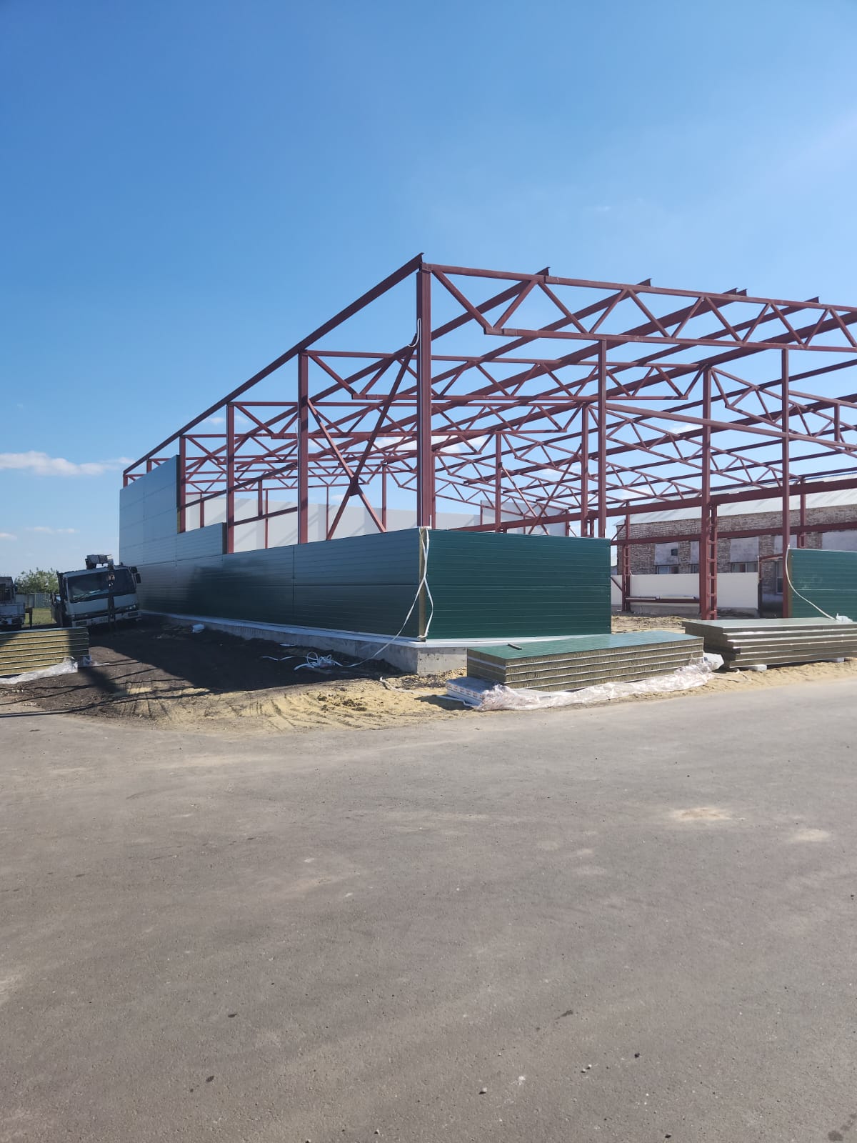 Автомастерская, из сендвич-панелей, с кран-балкой 3,5 тонны
